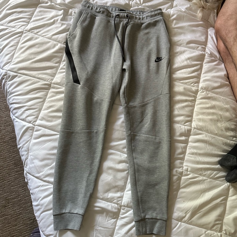 Men’s Medium Gray Tech Fleece Sweatpants